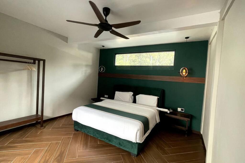 Charis Janda Baik Semi-d 5:3 Bedrooms + Pool *
